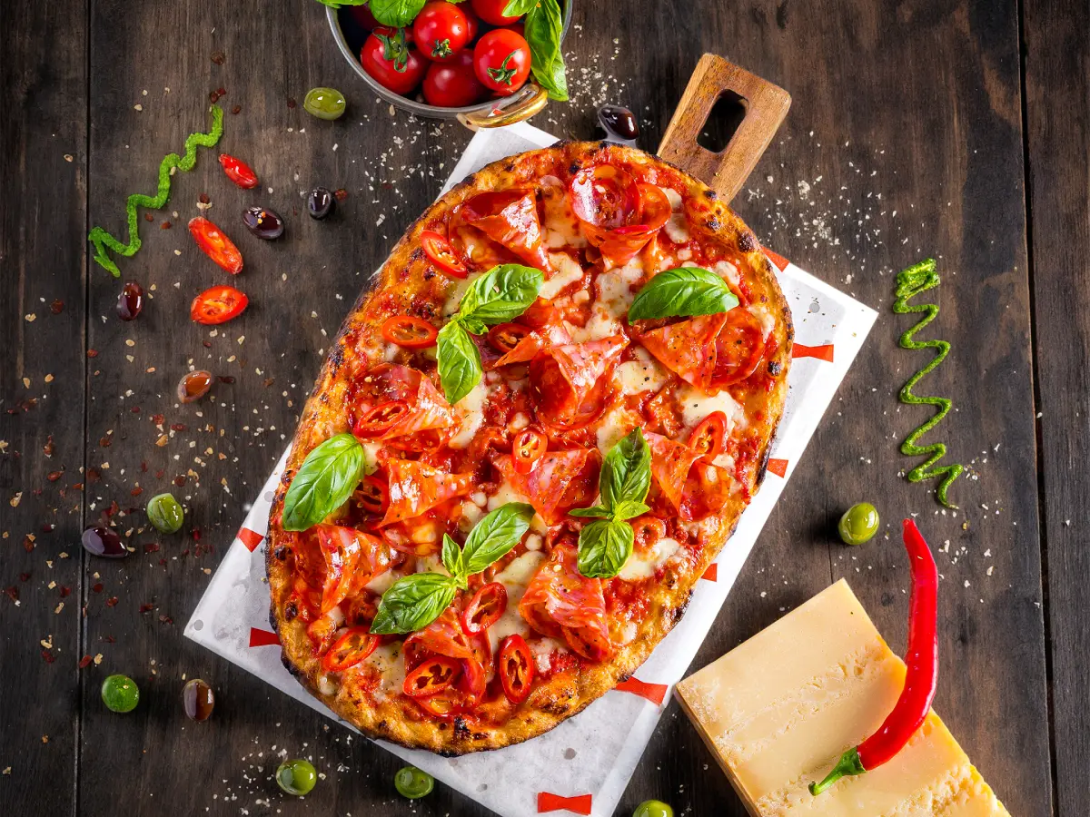 Pizza-Diavola_dark-BG_01